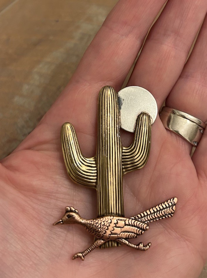 Metal gold & copper tone cactus roadrunner desert scene brooch pin