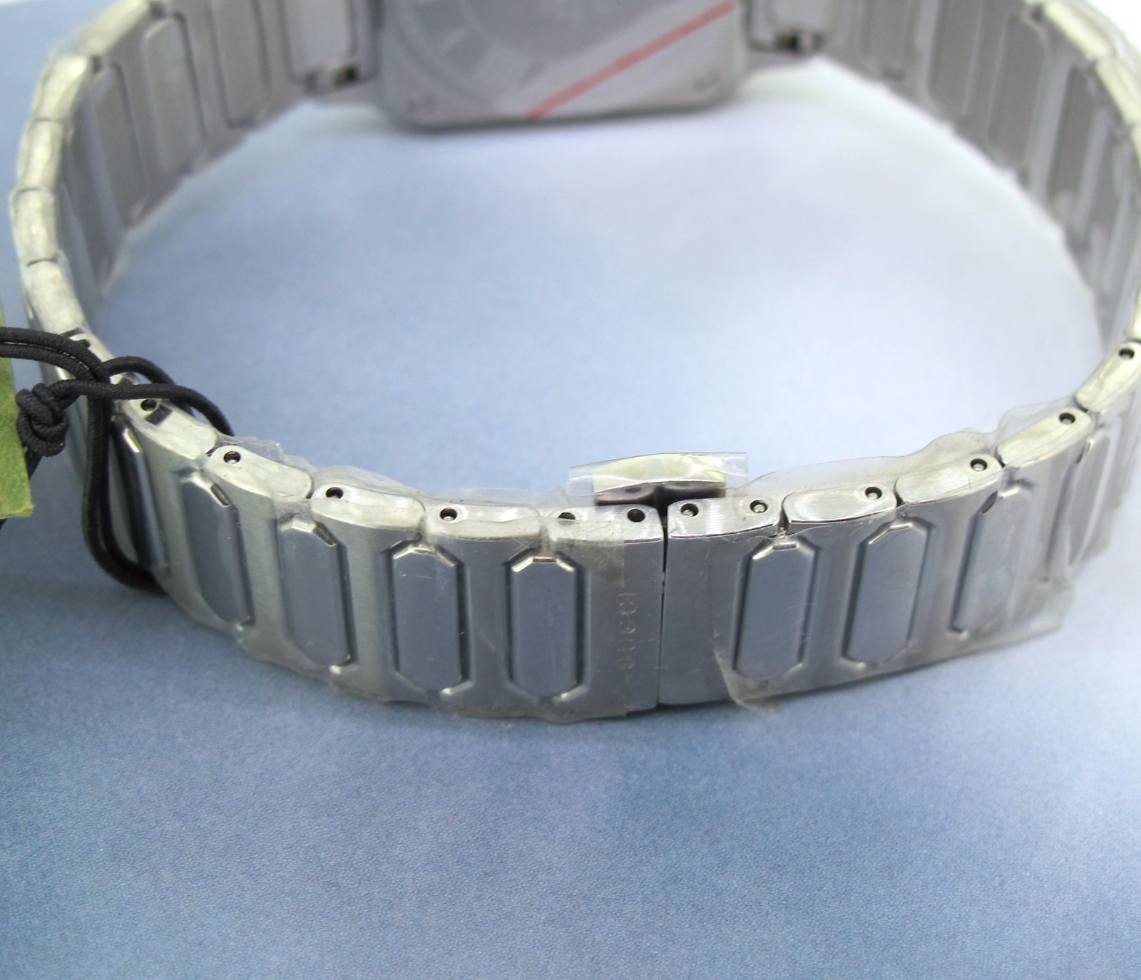 Gucci G-Flat Quartz Stainless Steel 30mm Silver Dial Women’s Watch YA166506