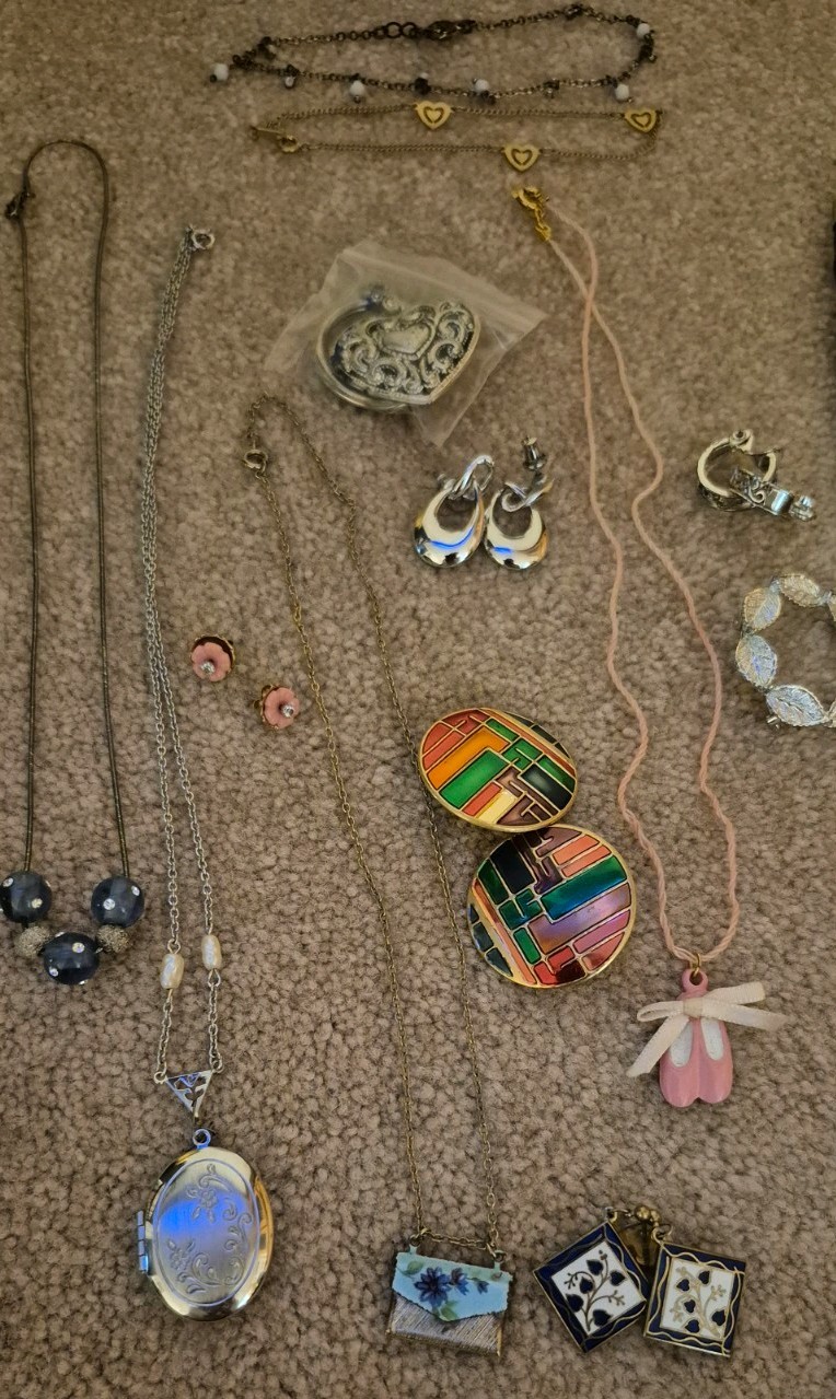Mixed Jewelry Lot Mixed Variety Wearable Products Necklaces Bracelets Locket Etc