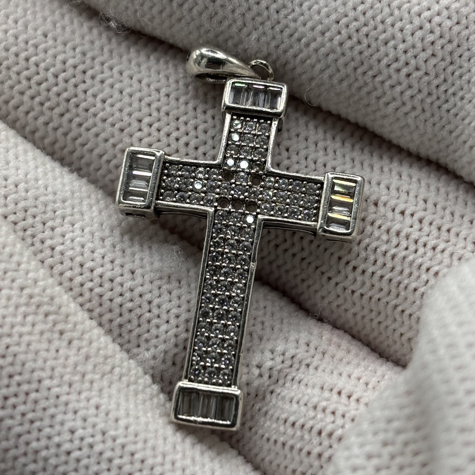 925 silver cross pendant 3.2grams cz stones