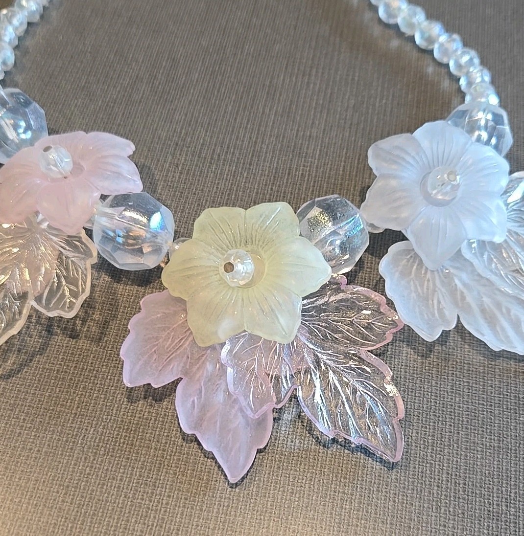 Lucite Acrylic Necklace Pastel Clear & Frosted Flowers Leaves