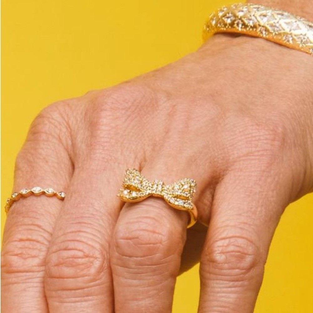 Kendra Scott Krista Gold Bow Cocktail Ring in White Mix. Size 7