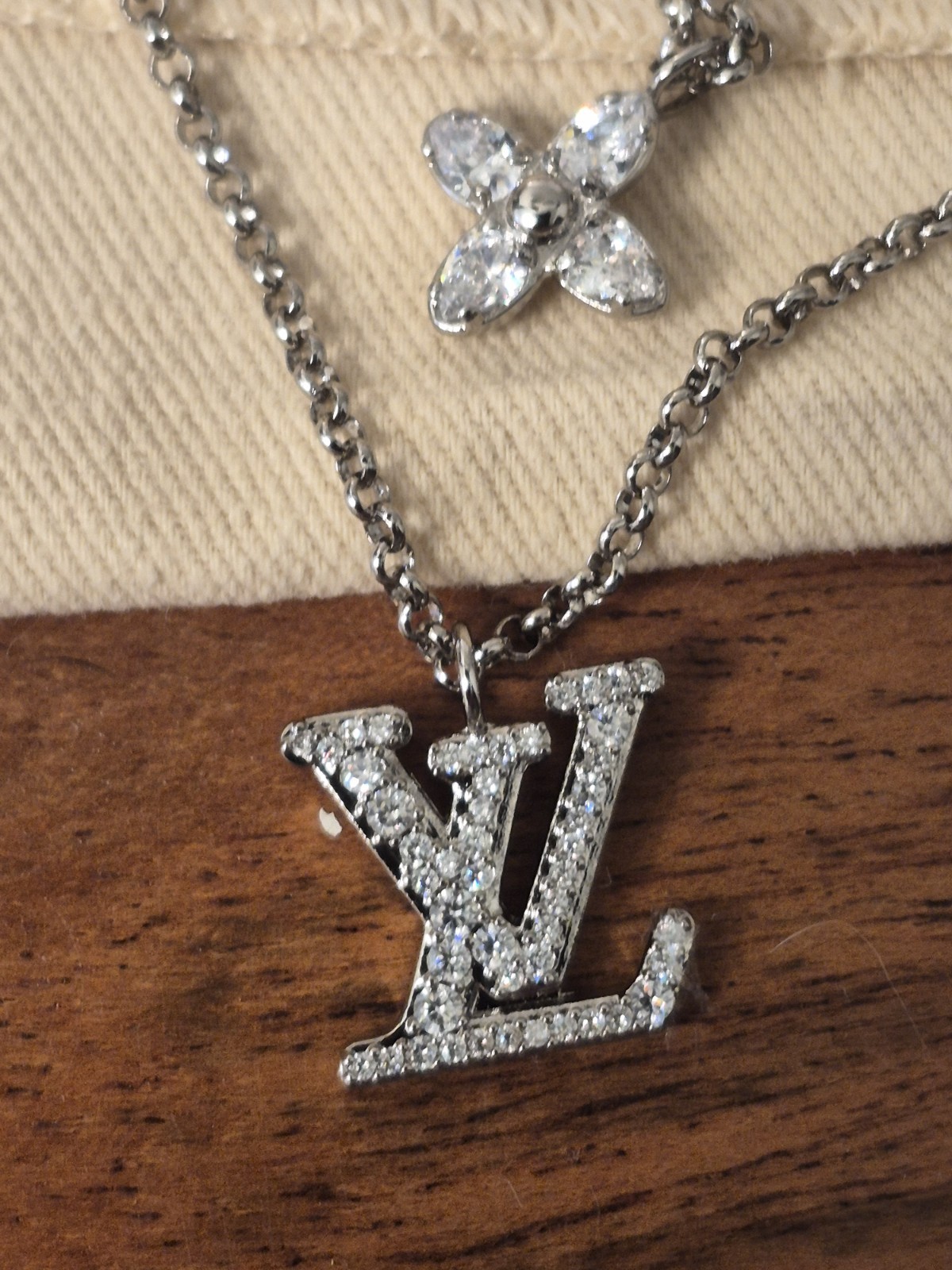 LOUIS VUITTON Necklace Lady LV GP Double Chain COA INCLUDED Box/Dustbag INCLUDED