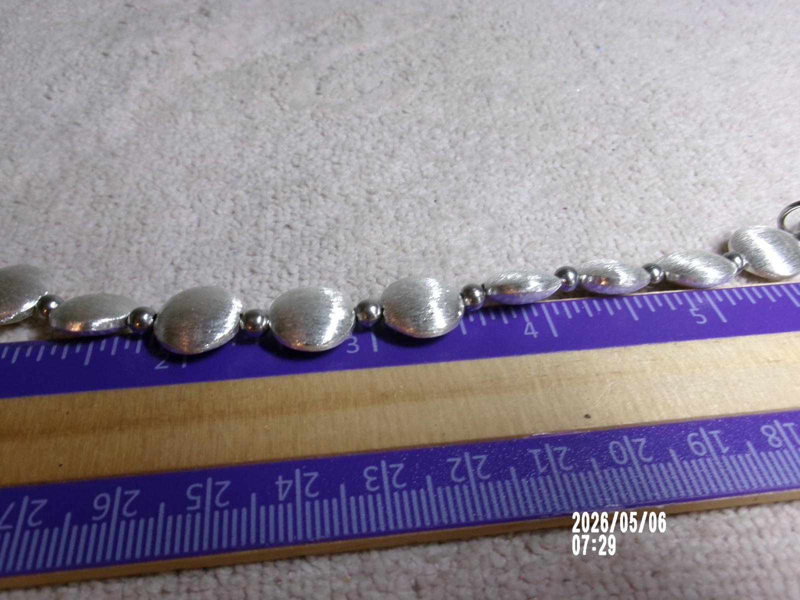 SILVER BRUSHED FINISH PUFFY CIRCLE LINK BEADED BANGLE/BRACELET 7″L