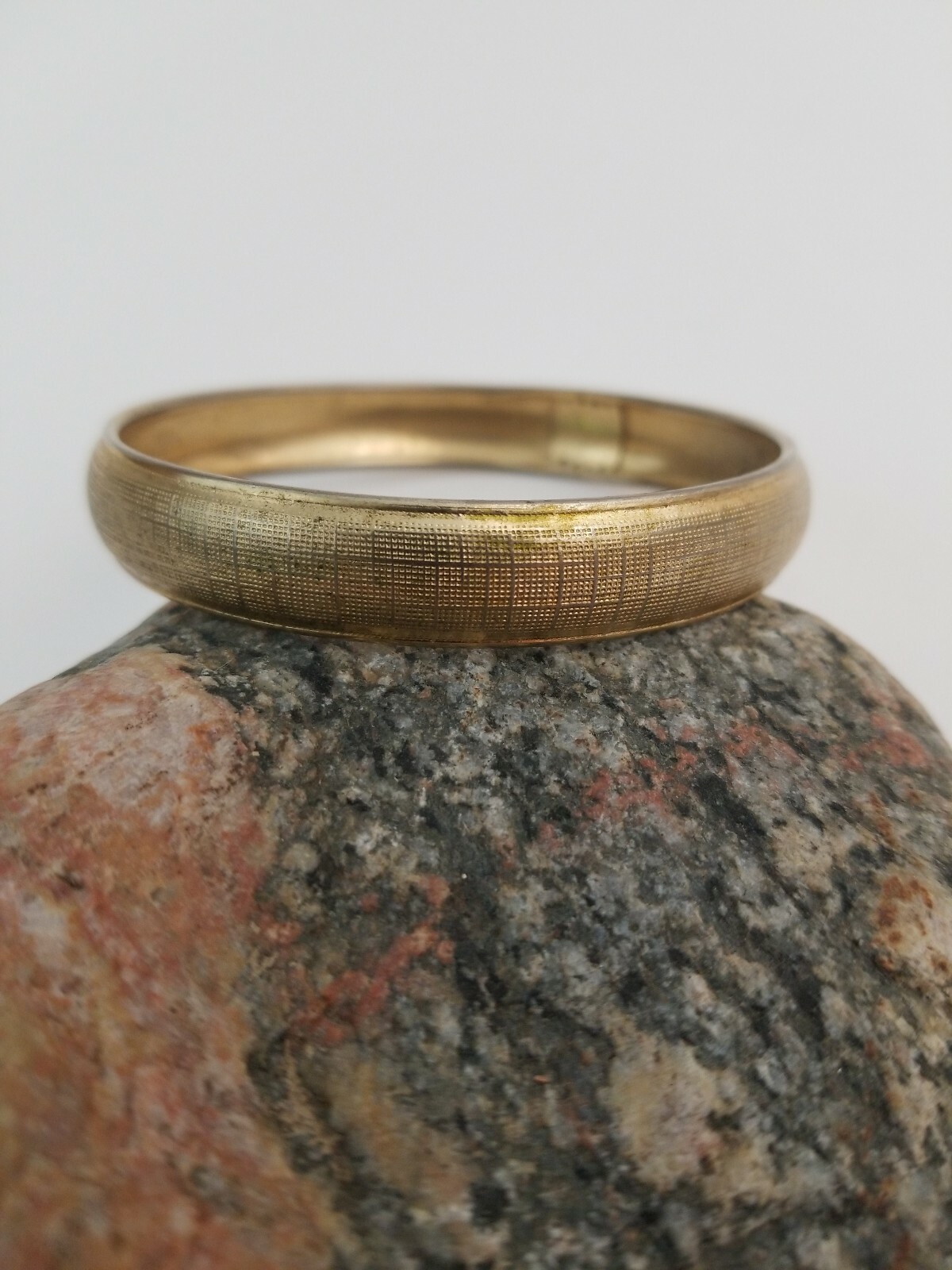 Bracelet Metal 2 7/8 Inch Diameter Plaid Gold Tone Design 1/2 Inch Wide