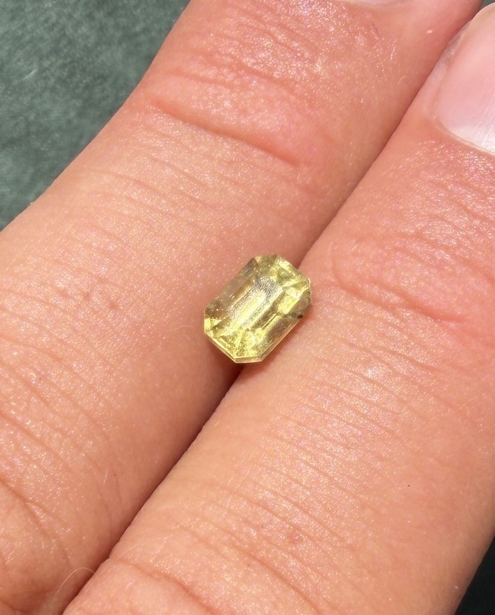 1.38 ct Vivid Yellow Octagon Sapphire | 6.6 × 4.7 × 4.3 mm