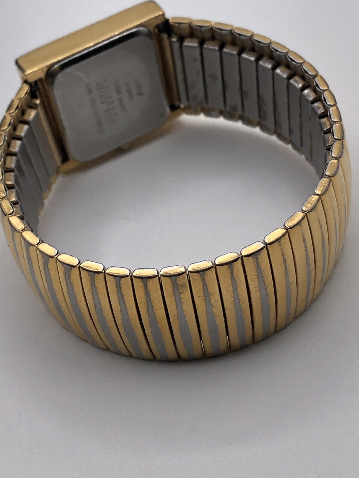 JOAN RIVERS V377 Classic Collection Gold Tone QUARTZ WATCH w/Stretch Band