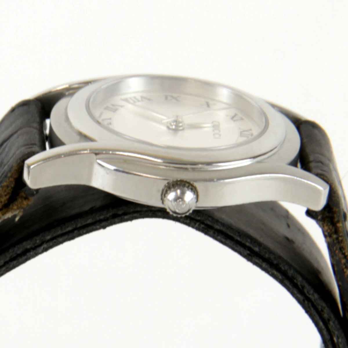 Gucci 5500L Silver St. Steel Quartz Round Watch Used with Box and Guarantee
