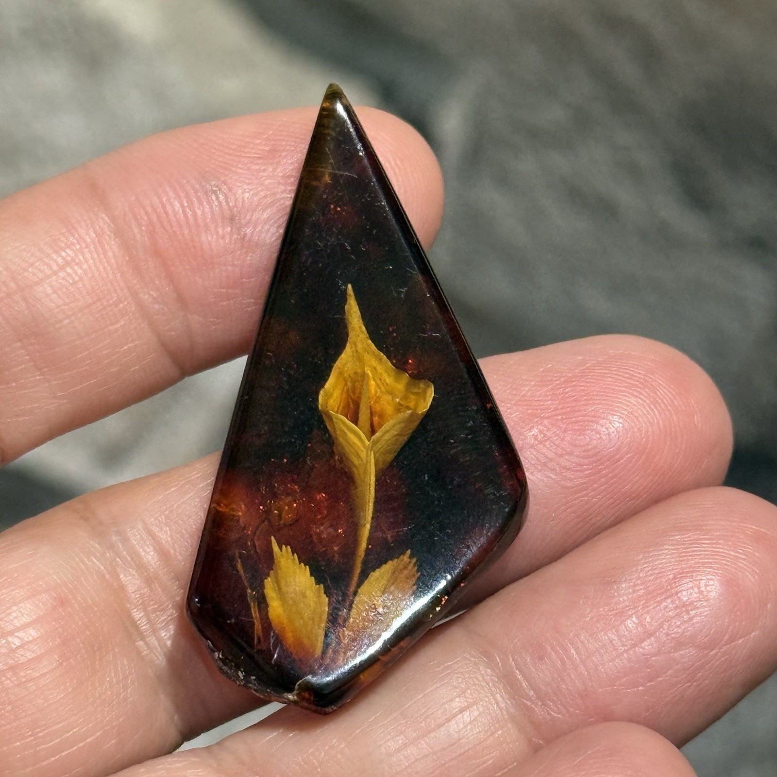 18.3ct 43.5x22x7mm Genuine Baltic Amber With Carved Calla Flower Cabochon Gem