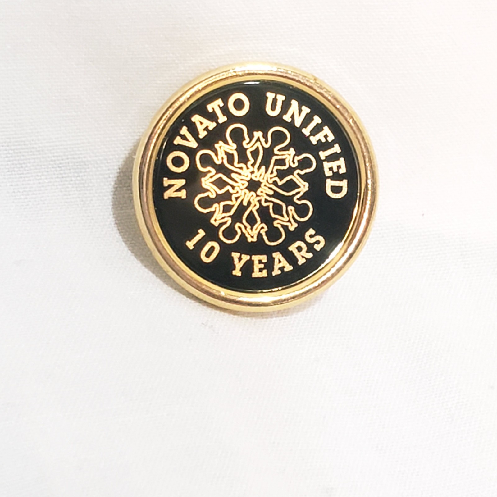 Novato Unified School District 10 Years Circle Gold tone Lapel Pin 3/4″ Metal