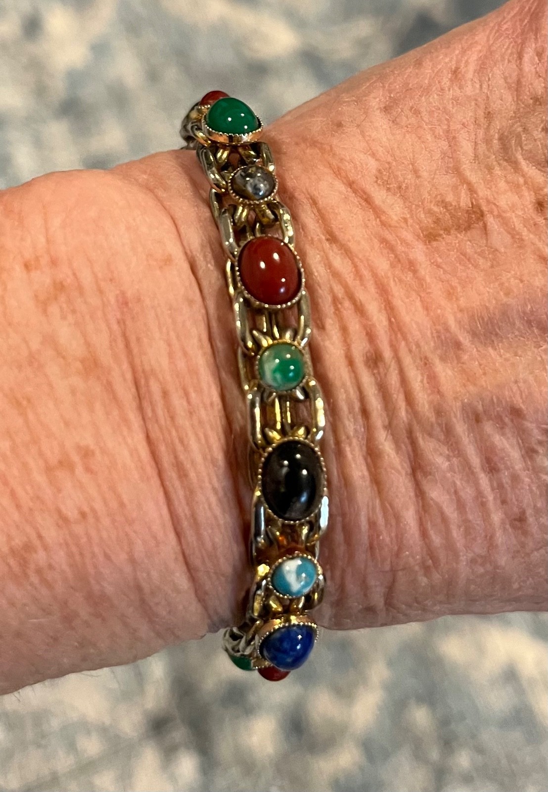 Vtg GREEN/BLUE/RED/BLACK Carbochon Gold Plated Link BRACELET 7″ (Missing Stone)