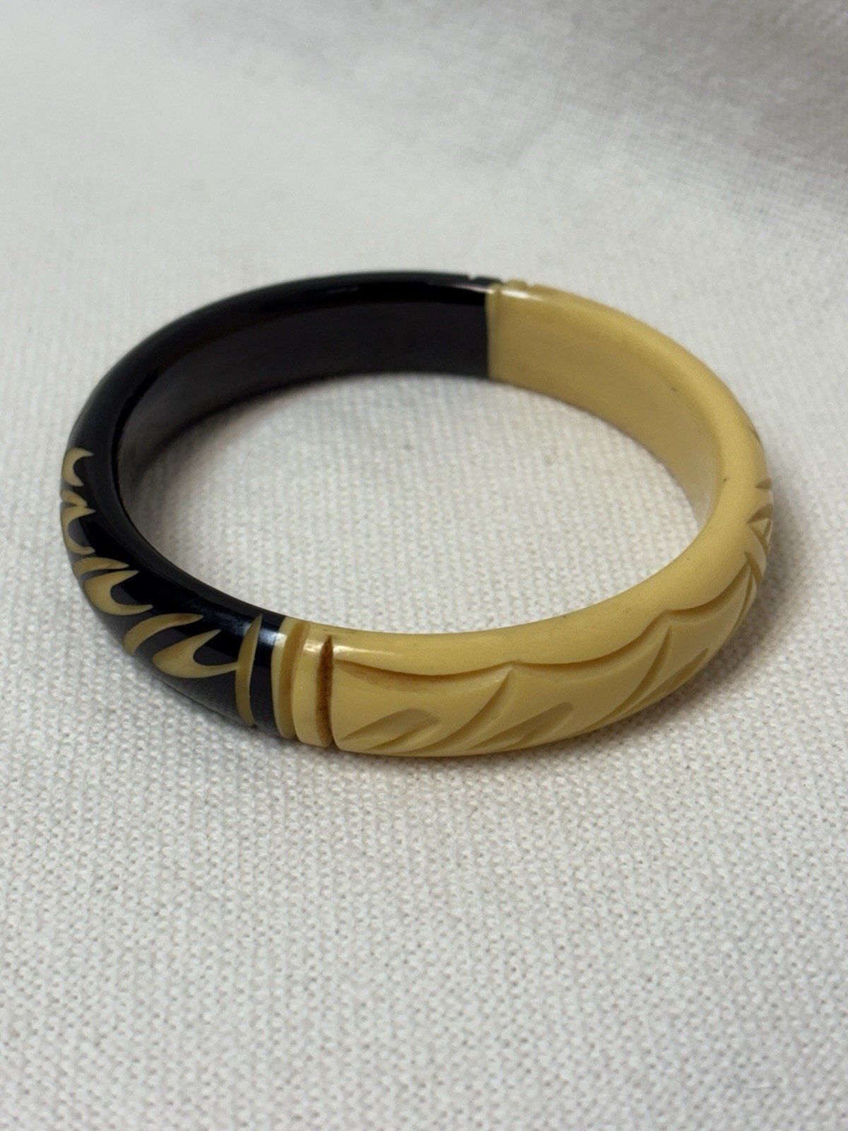 Vintage Unusual Carved 2 Tone Ivory Tone Brown Bangle Bracelet