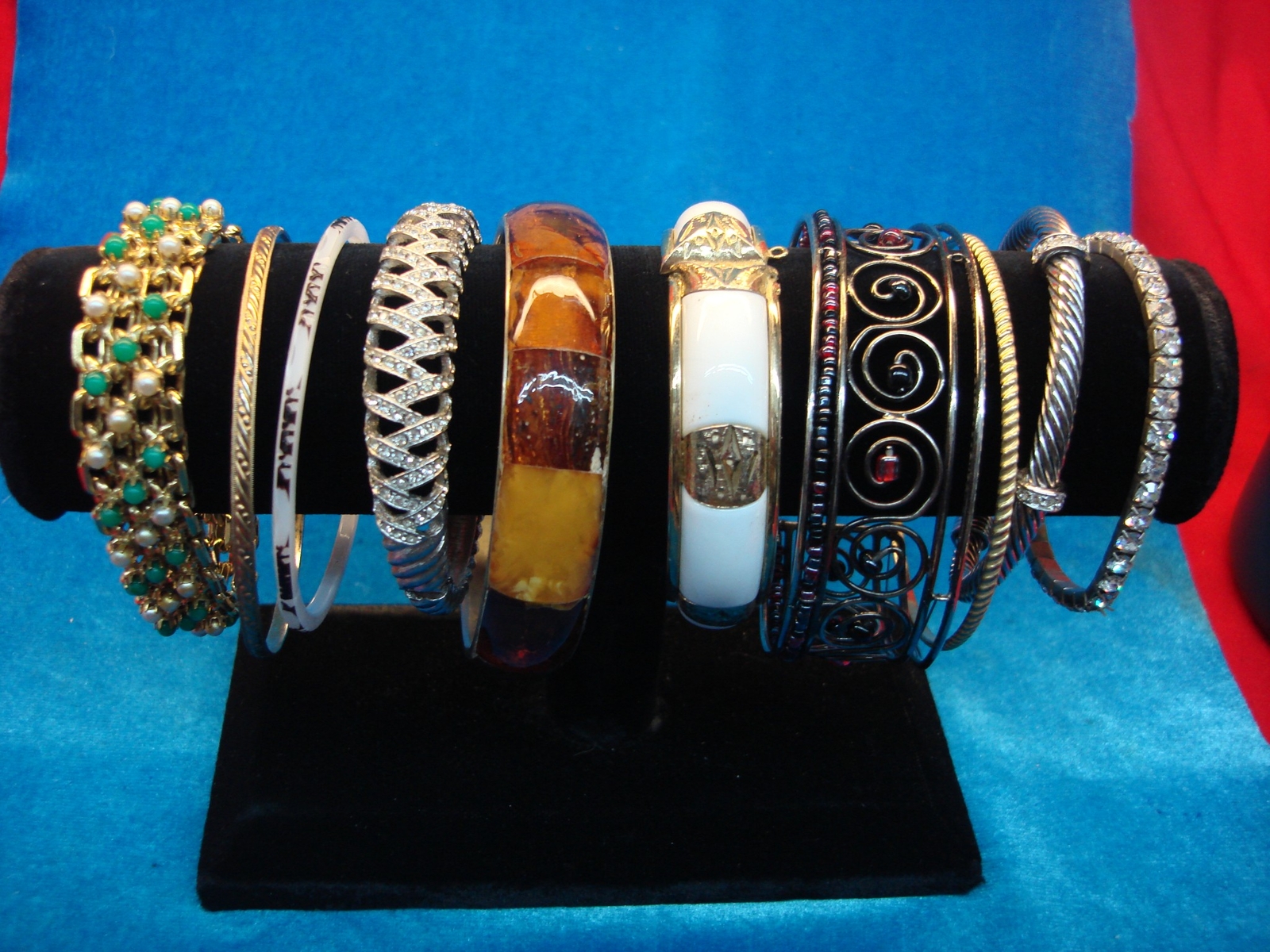 BRACELETS GALORE – 10 PC. LOT OF ESTATE BUY BRACELETS FROM YEARS OF BUYING #77