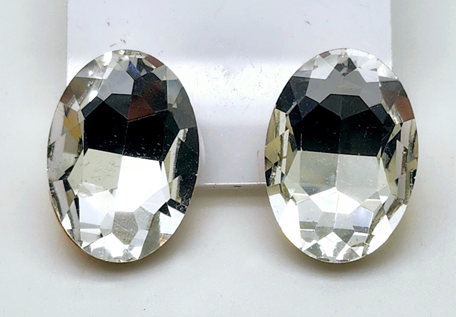 E001 Simple light weight oval shape faux glass stud gold post fashion earrings