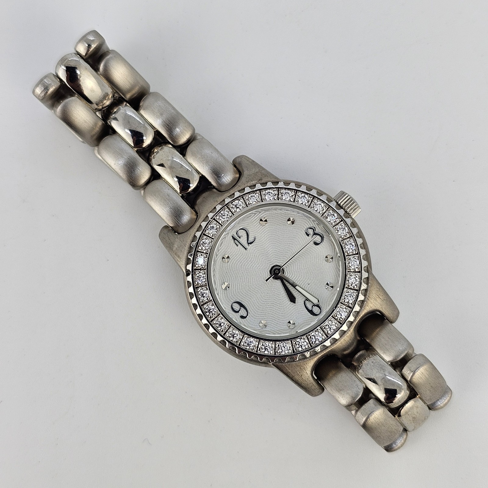 28MM Women’s Watch Gray Dial Gemmed Bezel Gray Bracelet Band 6″ New Battery