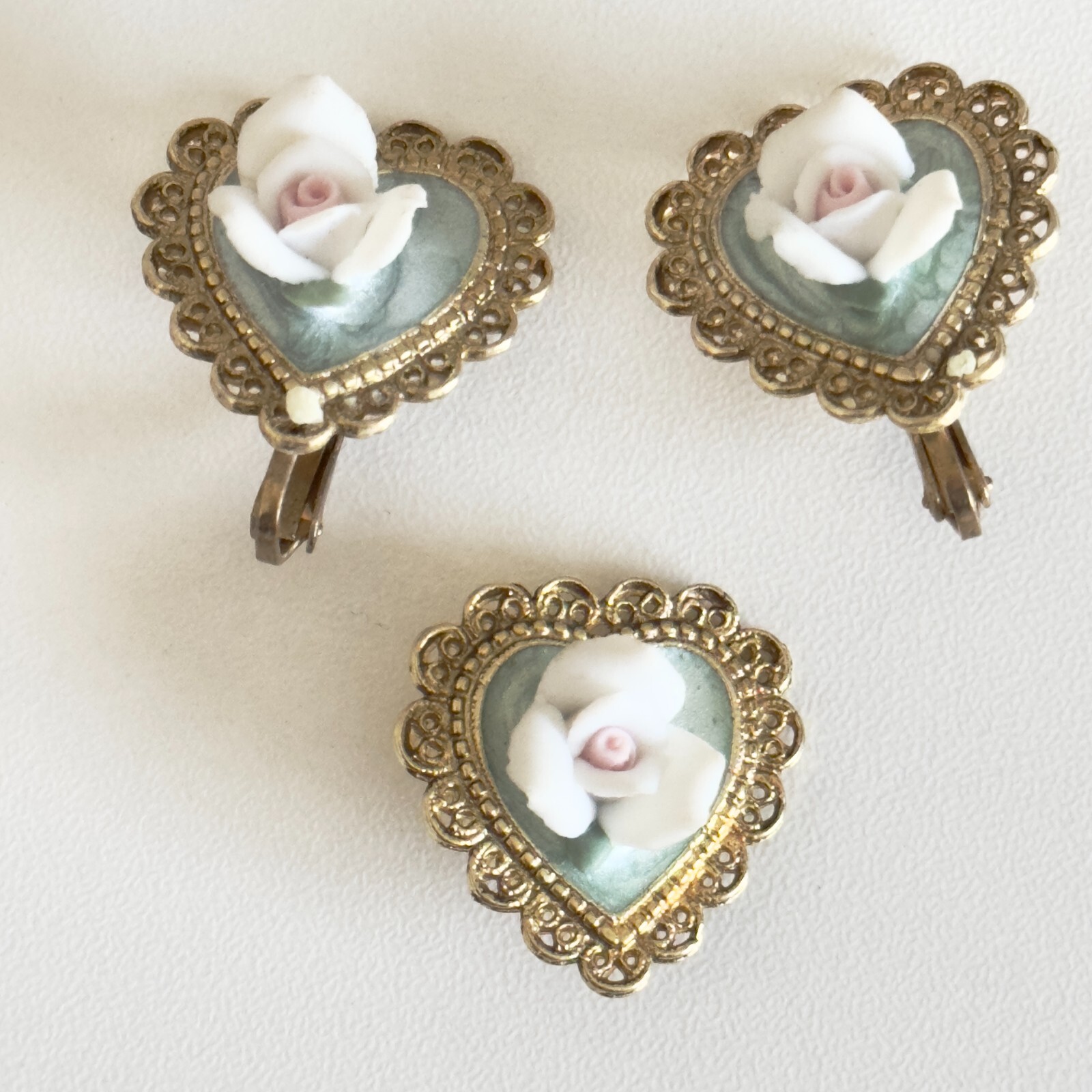 Vintage Green Enamel Ceramic Flower Gold Tone Heart Clip On Earrings Pendant Set