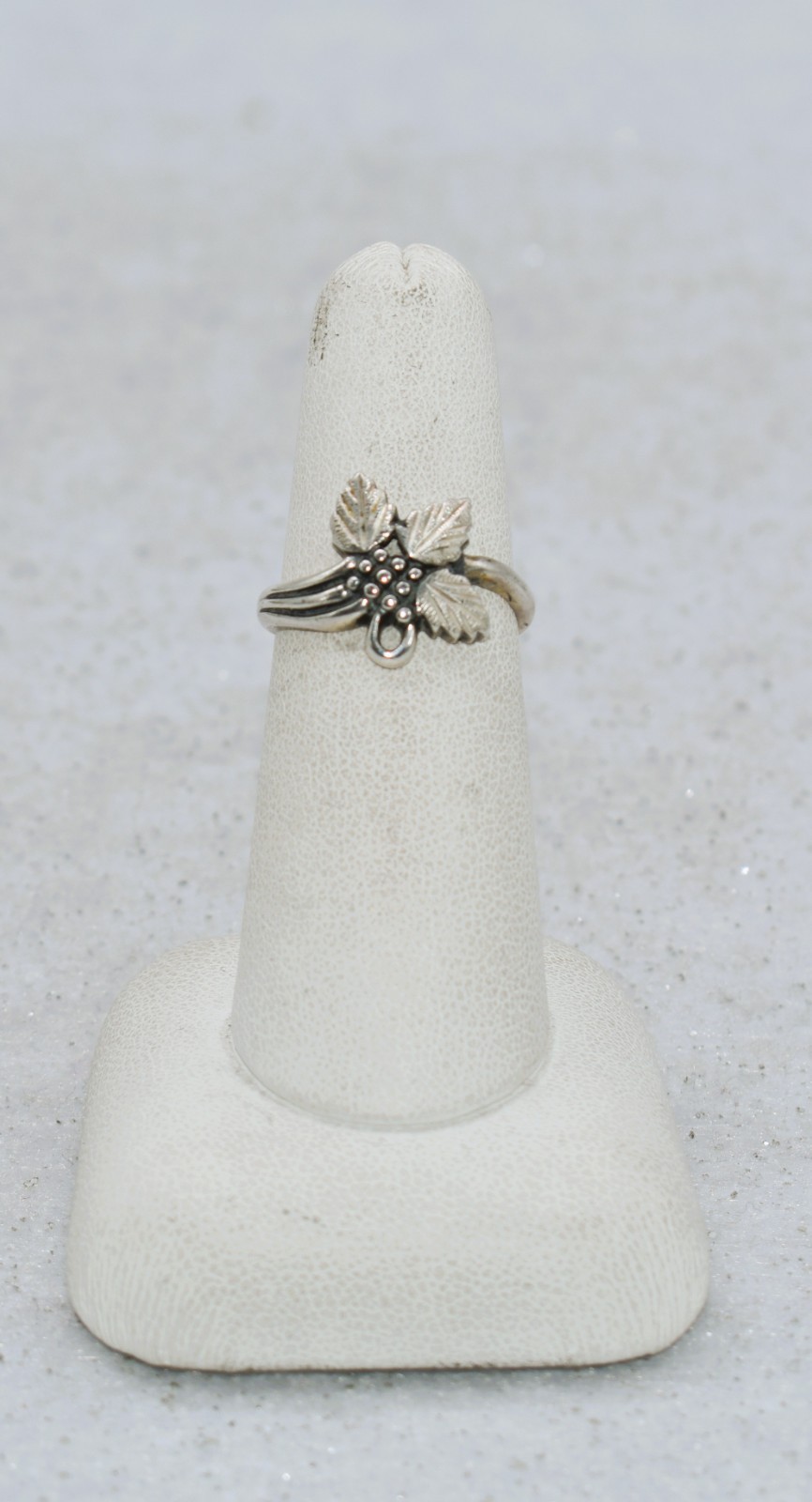 Wheeler Manufacturing Sterling Silver Leaves & Grape Vine Ring Size 6