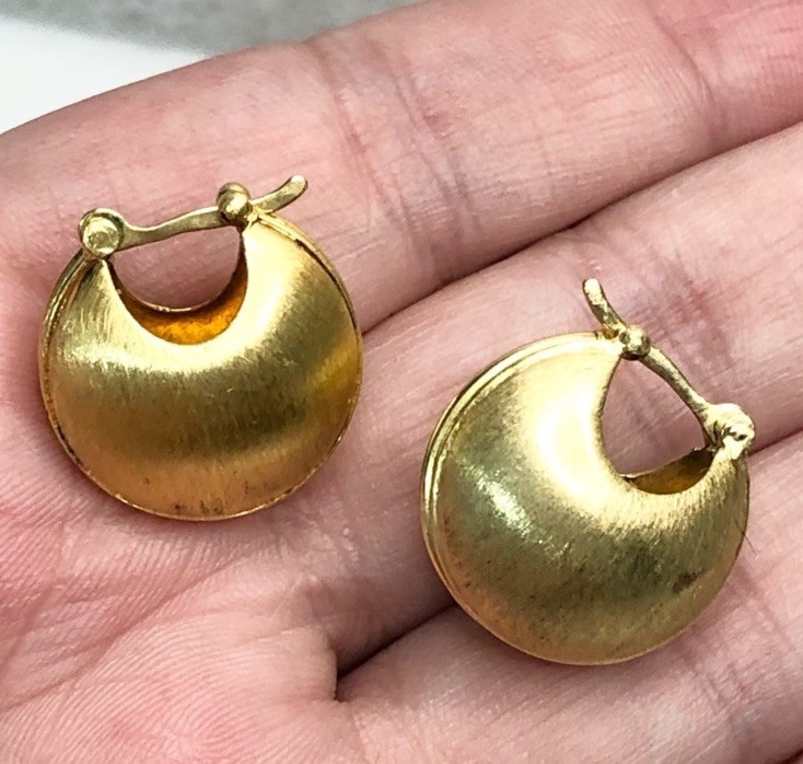 Elo7 Gold Electroplated Over Silver Chunk Half Moon Huggie Hoops Earrings