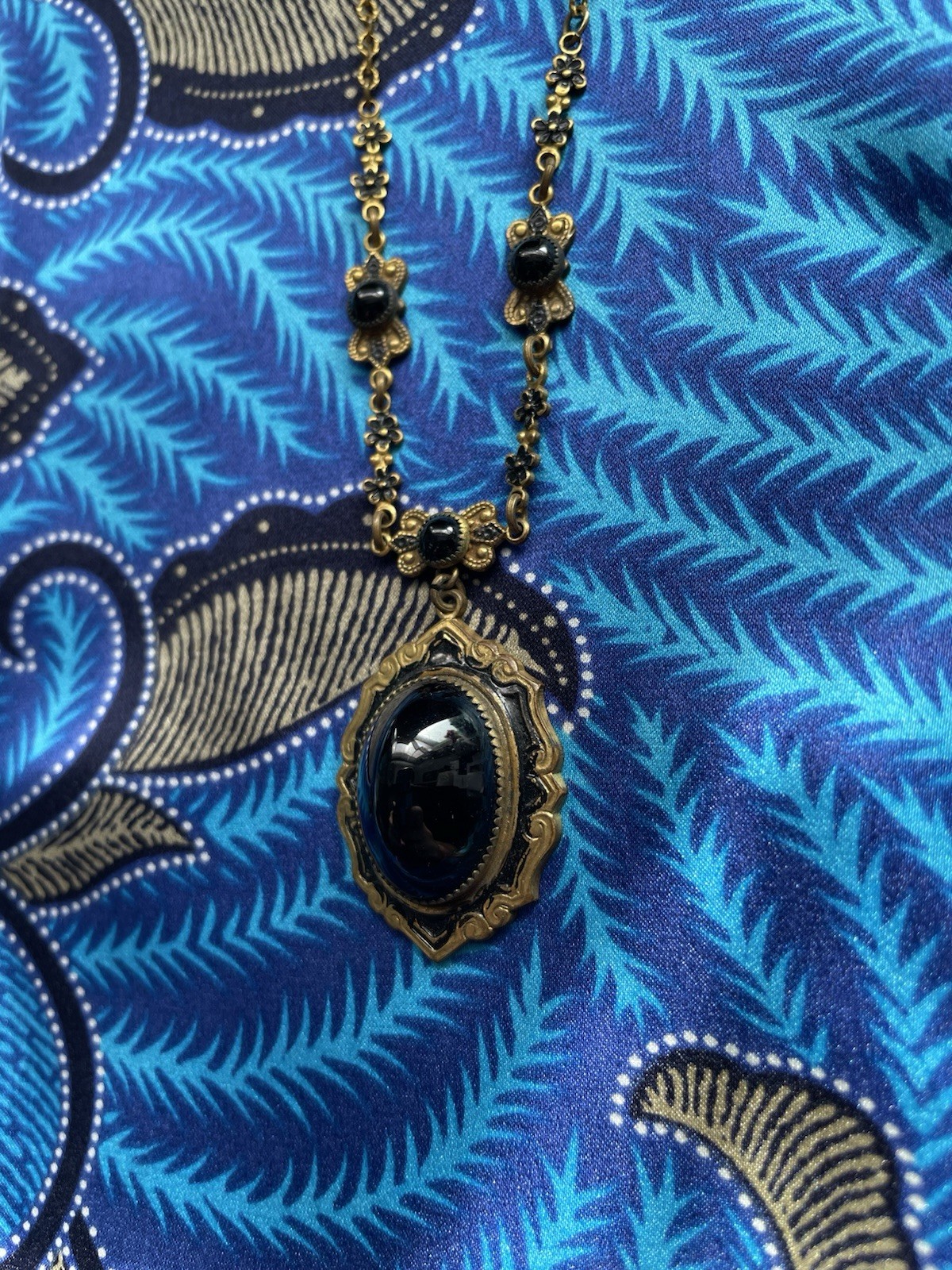 Vintage Enamel and Black Onyx Gold tone Pendant Necklace Wonderful Details