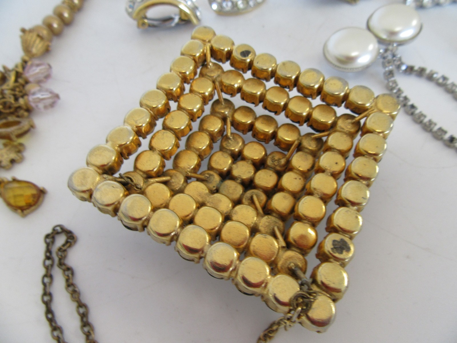 Vintage And Contemporary Jewellery Job Lot Brooches Rings Clip On Earrings More