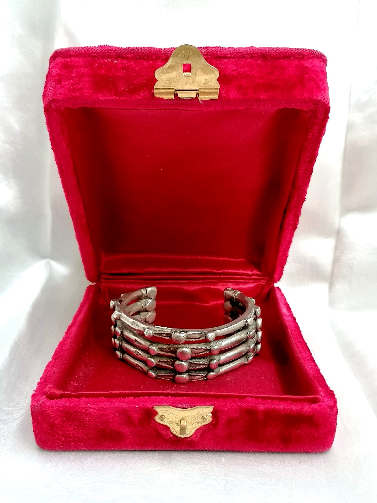 ANTIQUE SPECTACULAR ETHNIC HORSESHOE BRACELET ASHLAR, NUBIA, 1900.