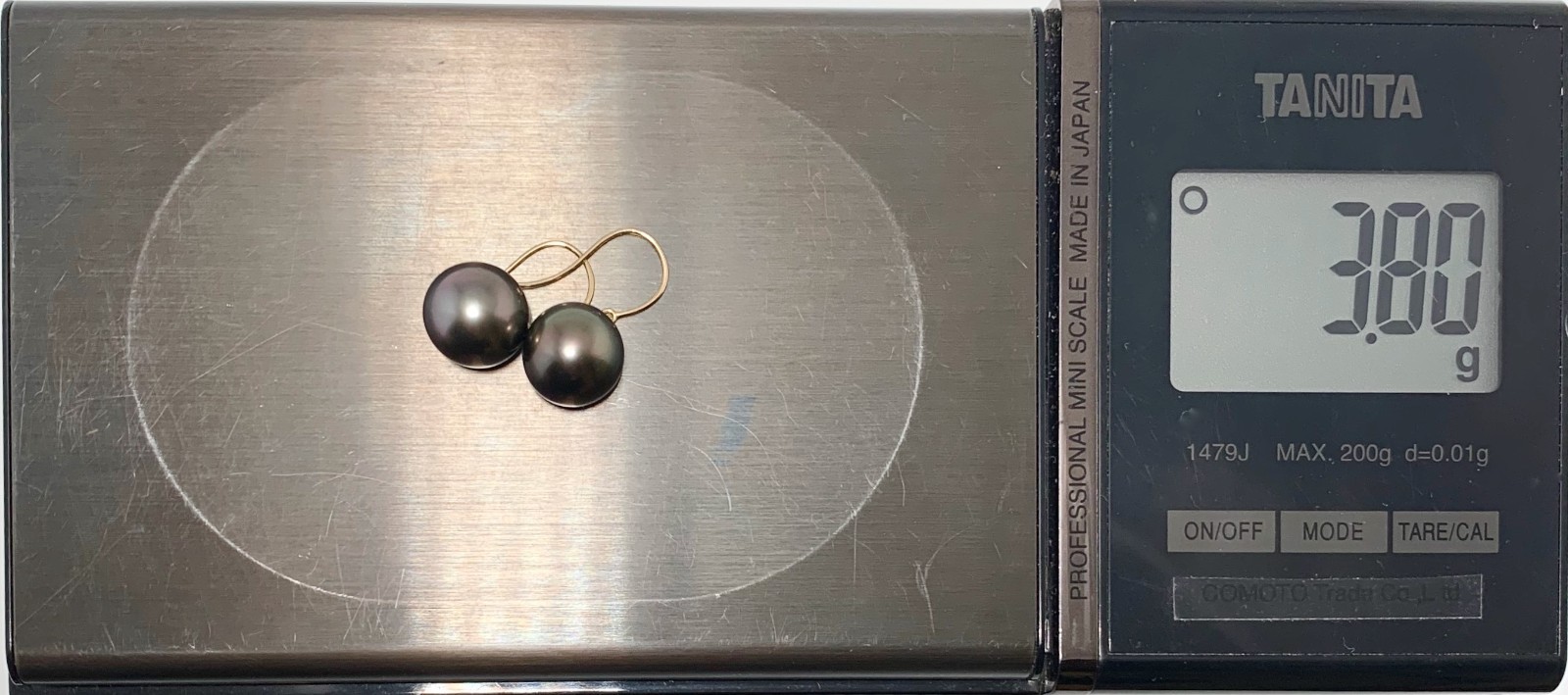 High Luster 10.6mm Green Tahitian Pearl Earrings 18K Solid Yellow Gold Hook