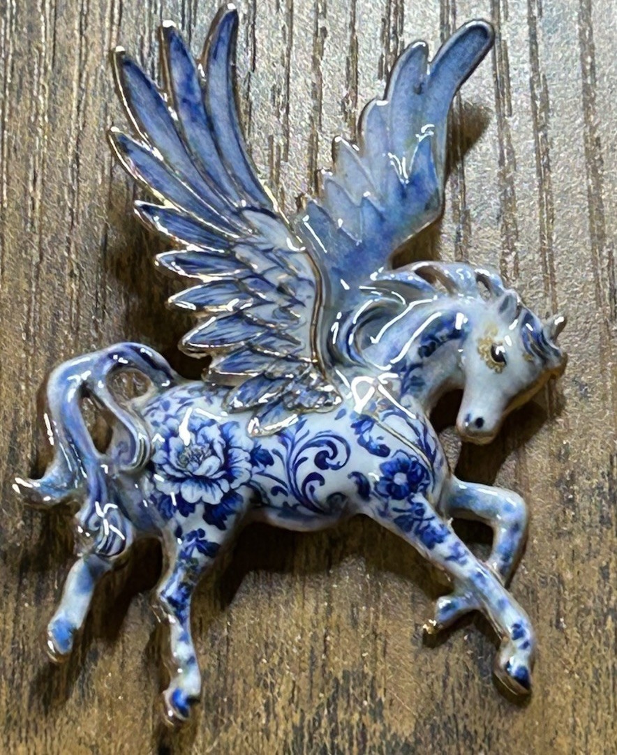 New Fashion Women Enamel Unicorn Pegasus Blue China Look Charm Brooch Pin Gift
