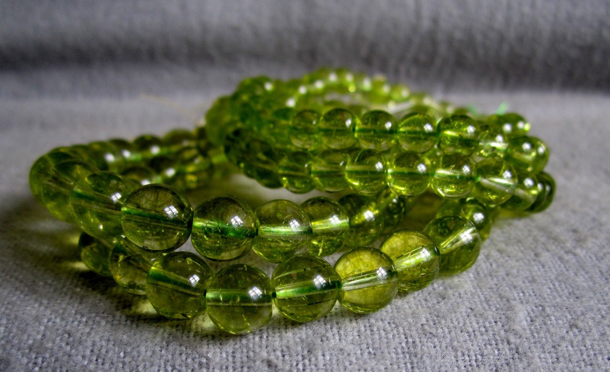 Peridot Bracelet • Approx Ø 6.3 and 8 mm / Approx 15-20 cm • Elastic