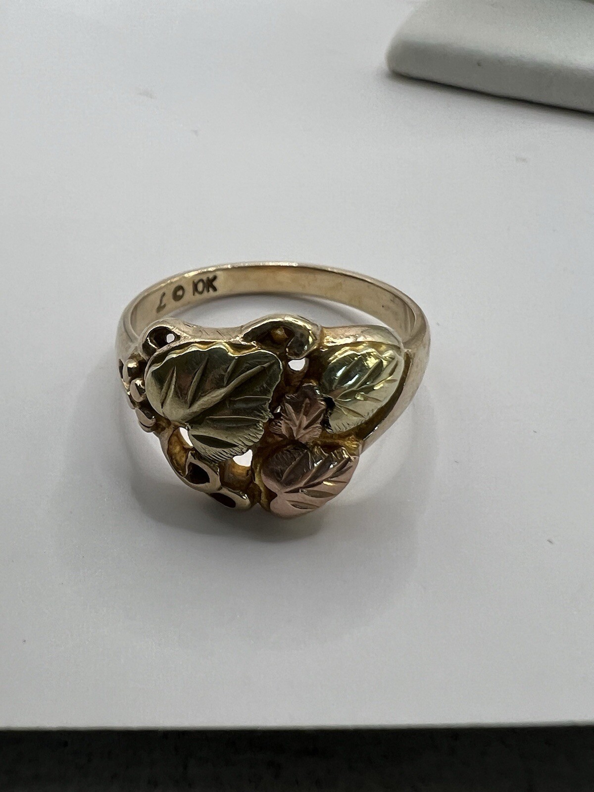 Landstrom’s Black Hills gold ring 10 karat size 6.75 Multi Toned Gold 3.4 grams