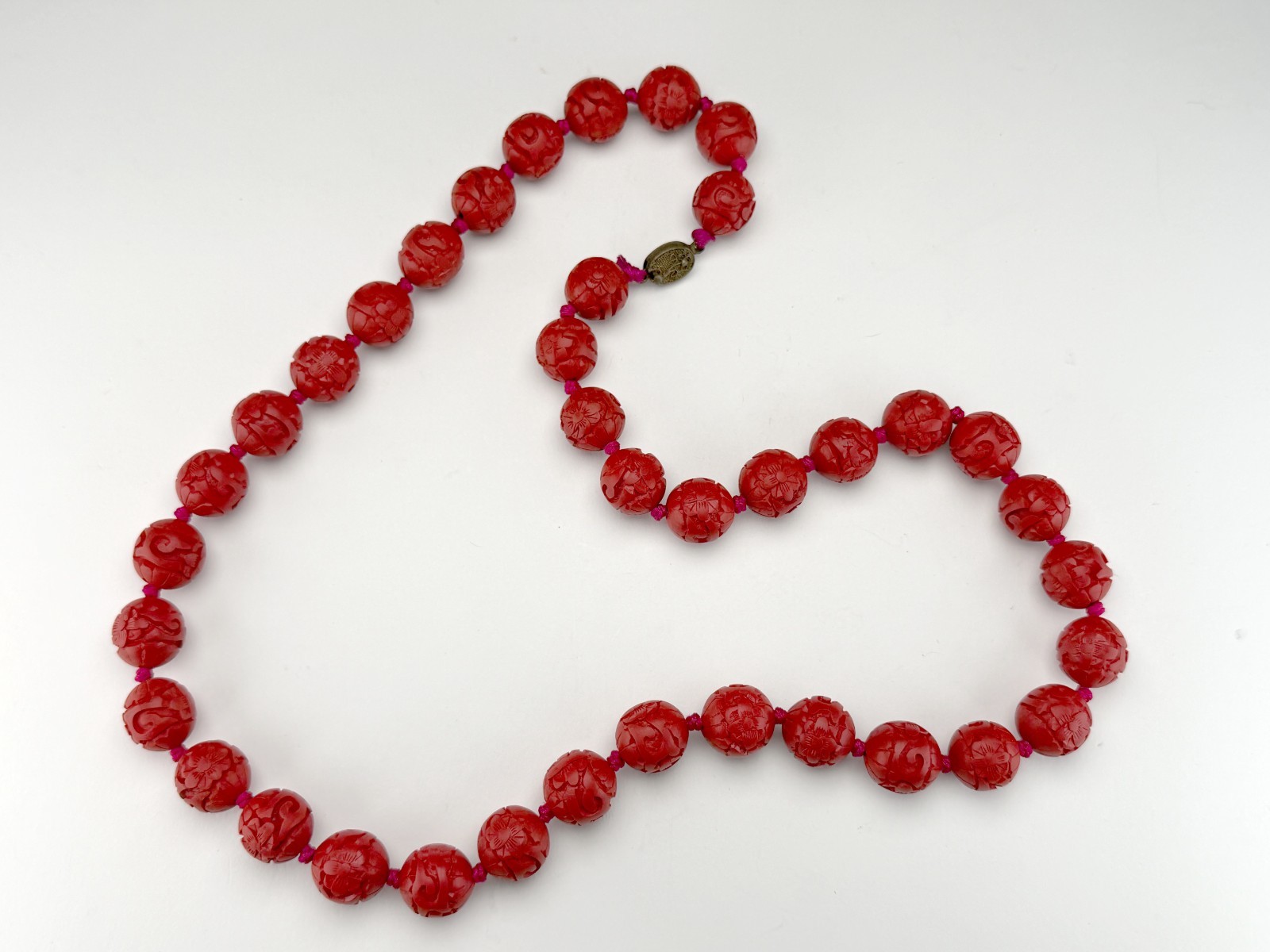 Vtg Chinese Export Red Cinnabar Carved Lacquer Bead Necklace 28″ Hand Knotted