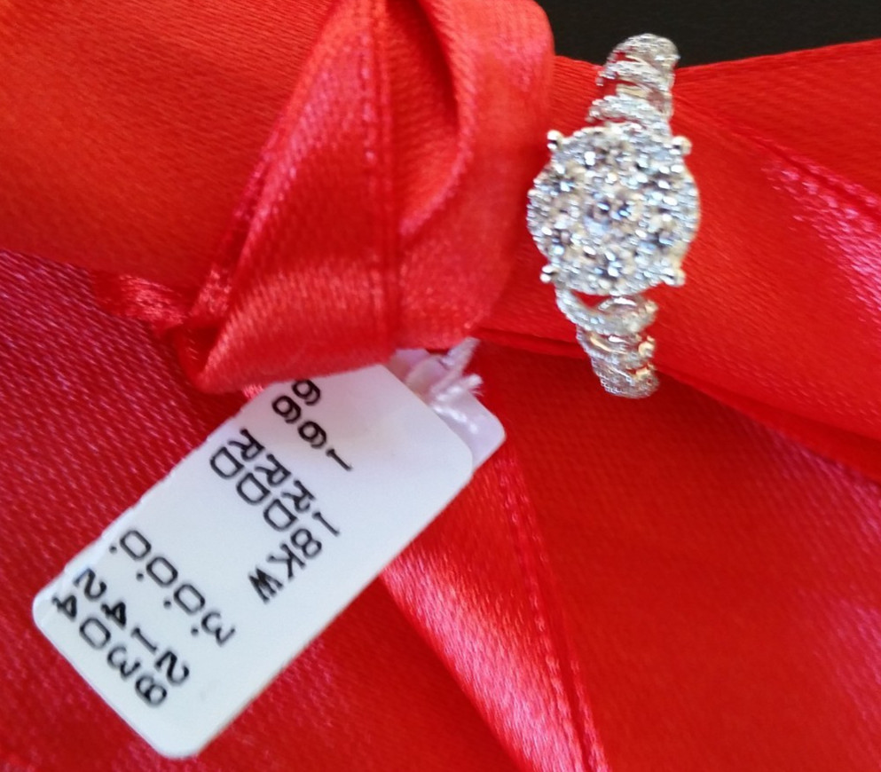 18k White Gold Diamond Ring. TDW 0.77ct. Claster Dress ring. M 1/2 size. New