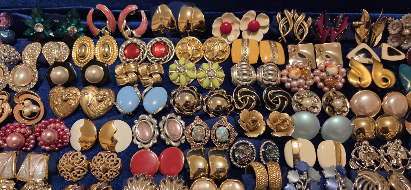 Vintage Mod Earrings Lot Of 117. 3lbs 15oz. 38 Signed Monet Hobé Avon Trifari…