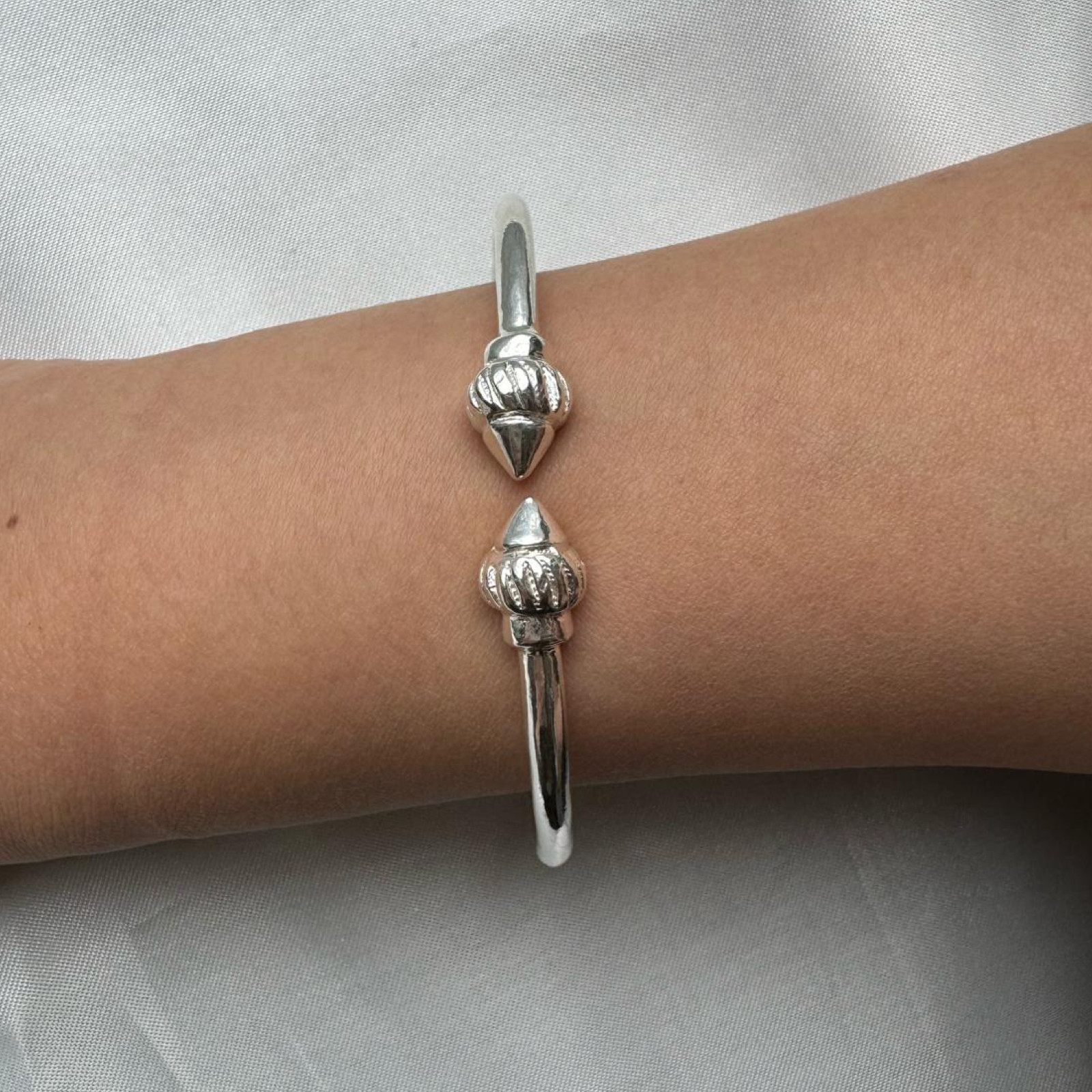Taj Mahal Ridged Arrow Solid .925 Sterling Silver Plain West Indian Bangle