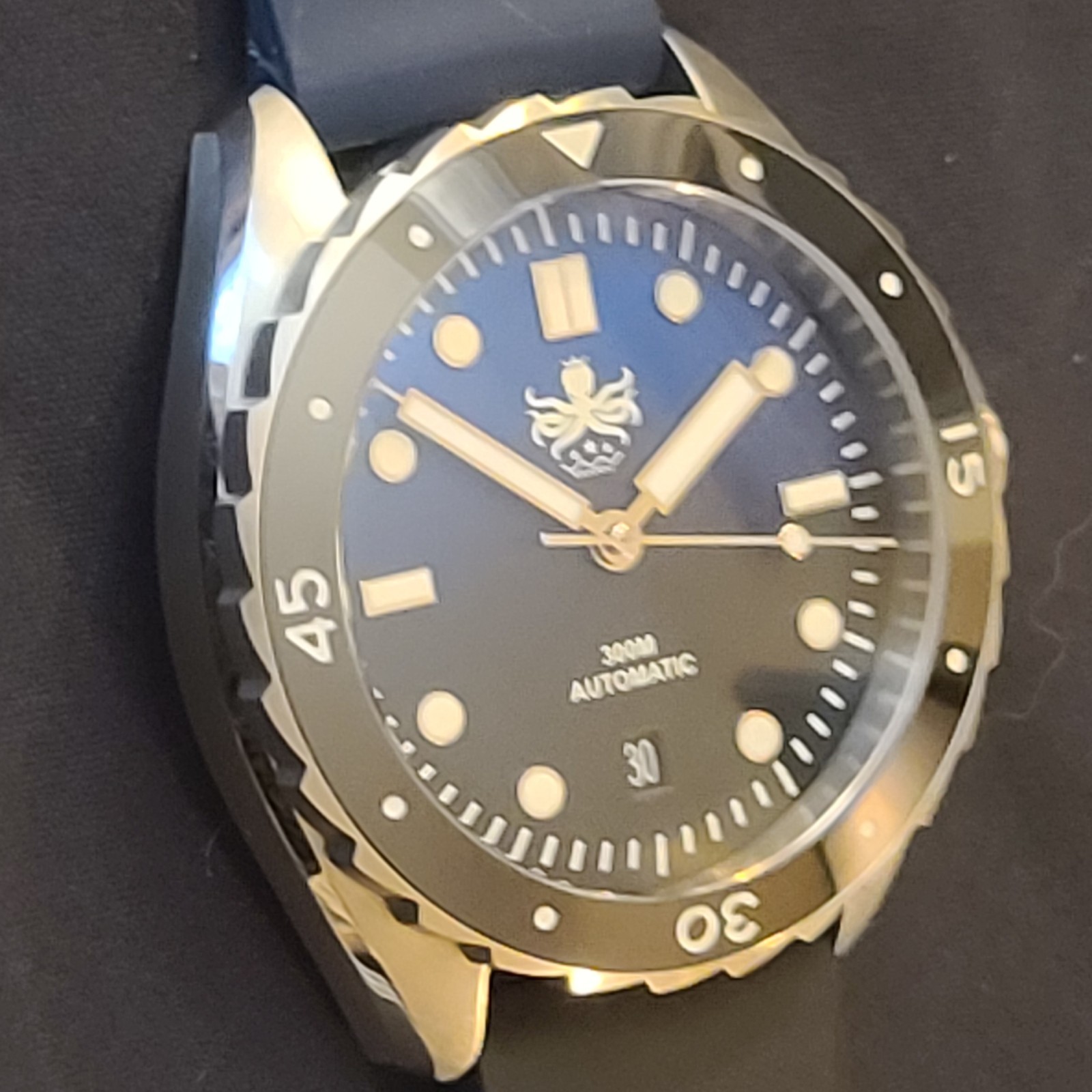 Phoibos Eagle Ray PY017A 41mm Automatic DIve Watch 300m WR Blue Black Gradient