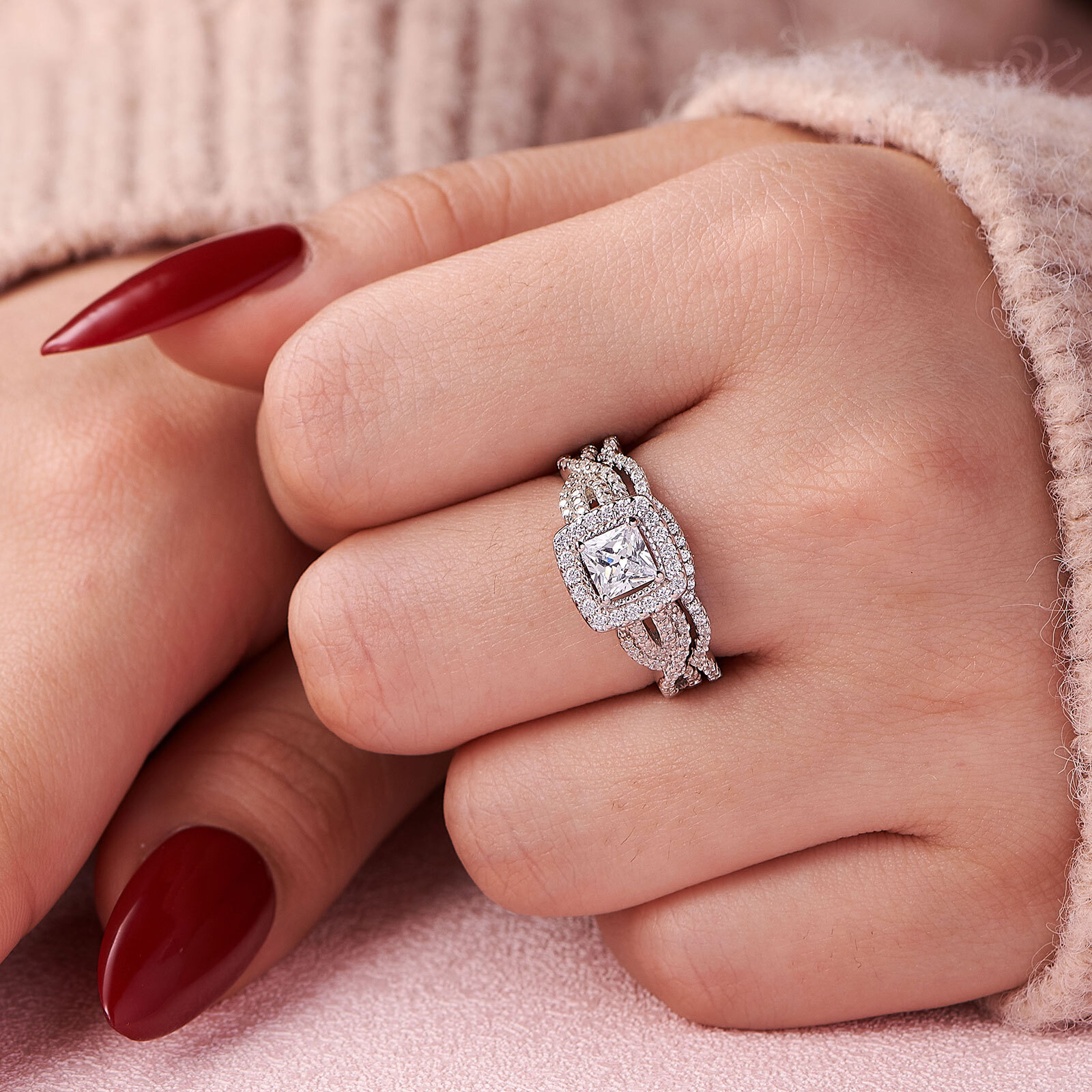 Wuziwen Halo Women Wedding Engagement Ring for Women Princess CZ Sterling Silver