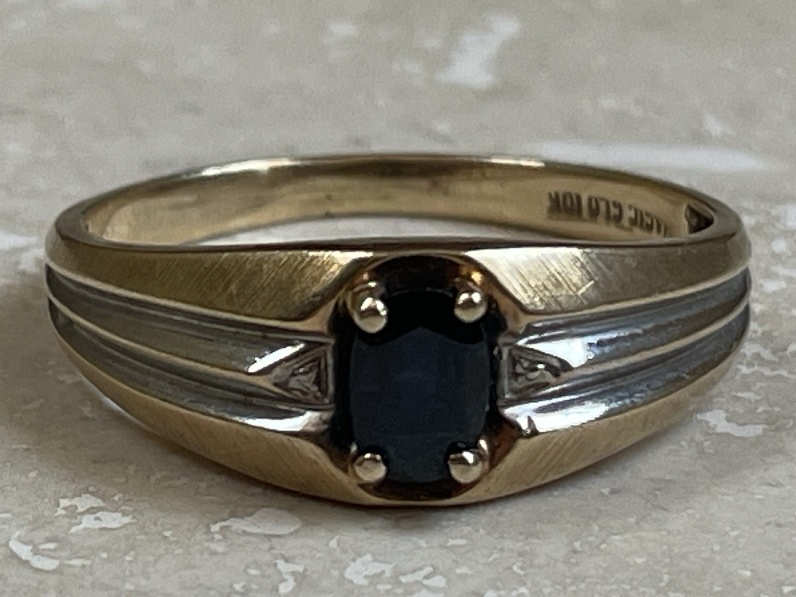 Vintage Men’s 10K Solid Yellow & White Gold Oval Black Onyx Ring Magic Glo Sz 11