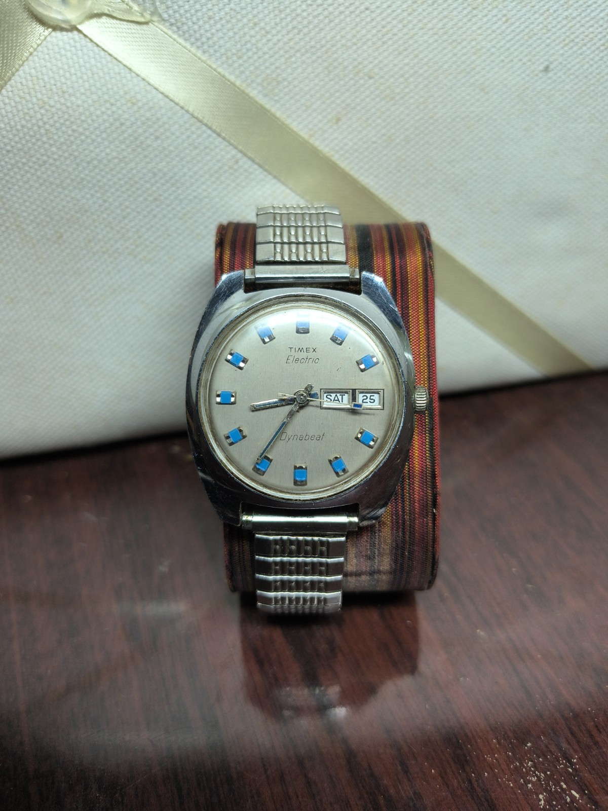 Vintage 1975 Timex Electric Dynabeat Watch Day Date Blue Markers Cushion Case