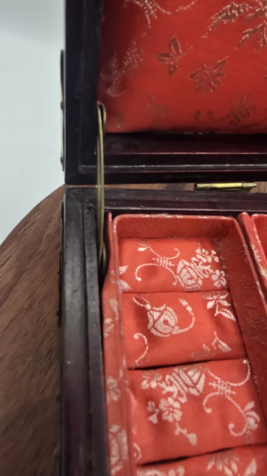 VTG Shanghai – Rosewood Brass Jewelry Box – Carved Jade Medallion Asian * READ
