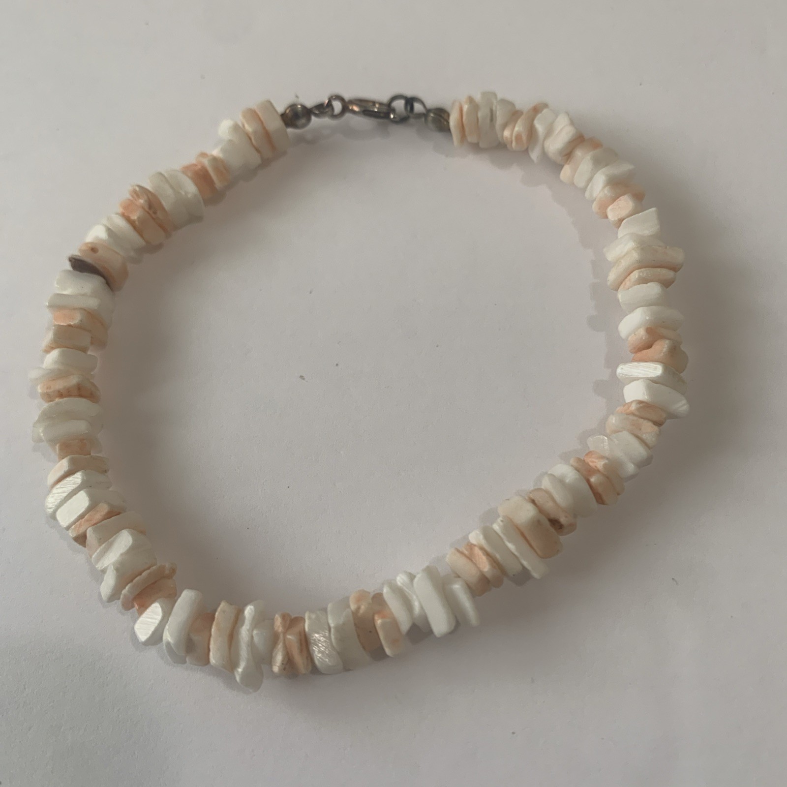 Vintage White & Peach Puka/Carnation Shell Square Chip Bracelet. B73