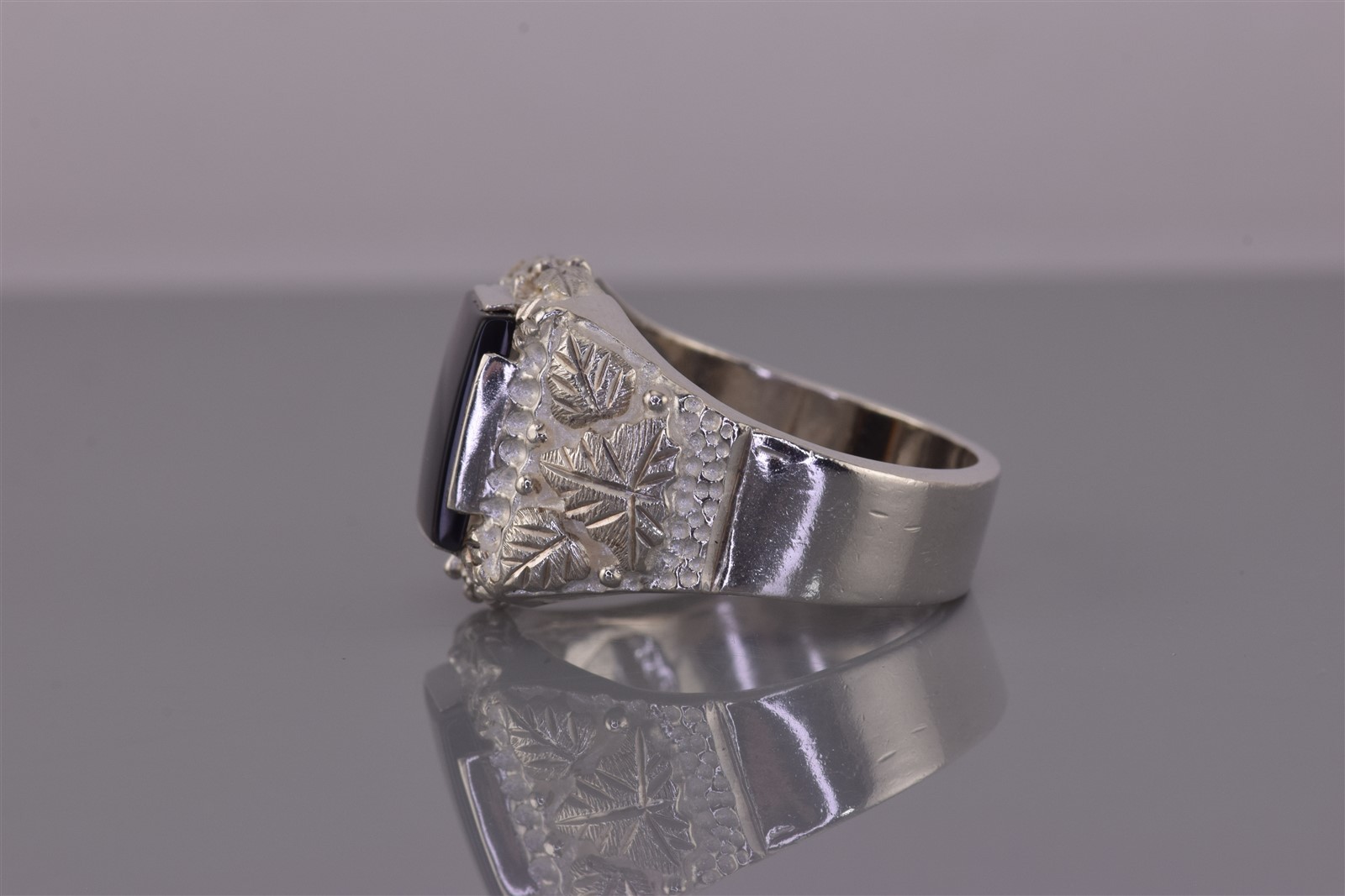 Sterling Silver Black Onyx Carved Grape Leaf Band Ring 12g 925 Sz: 11
