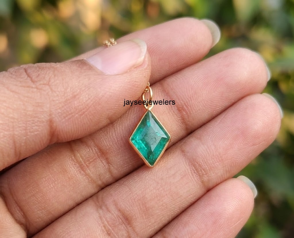 925 Sterling Silver Emerald Unique Antique Shape Jewelry Gift For Mother’s Day