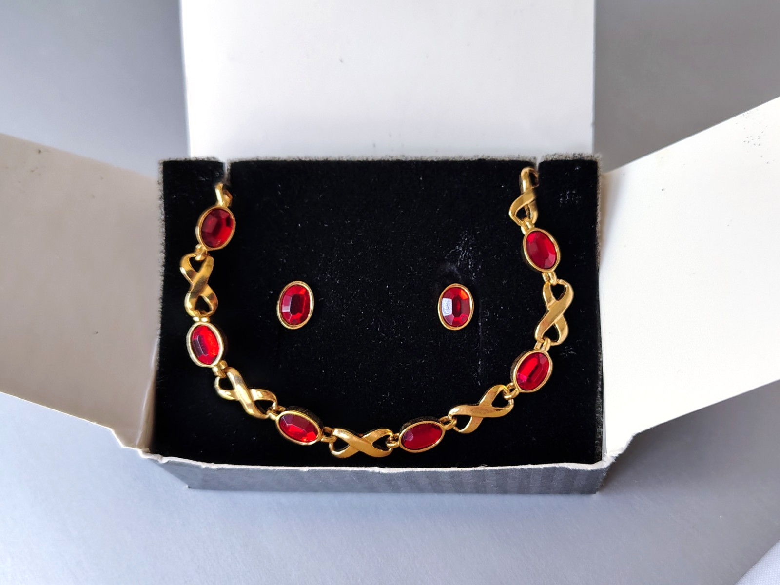 Vintage 1994 AVON ‘Elegant Gift Set’ Bracelet and Pierced Earrings Faux Ruby IOB