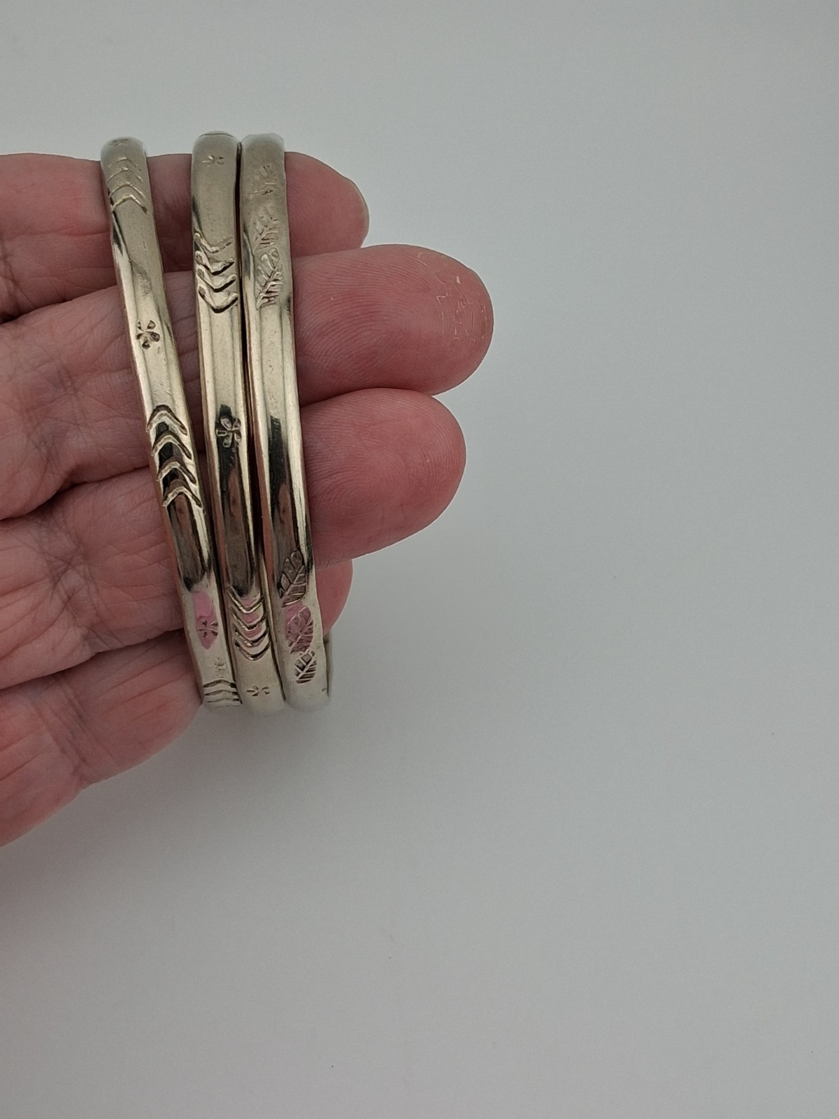Lot of 3 Vintage Mexican Sterling Silver 5mm Etched Bangle Bracelets 37.44g 8″