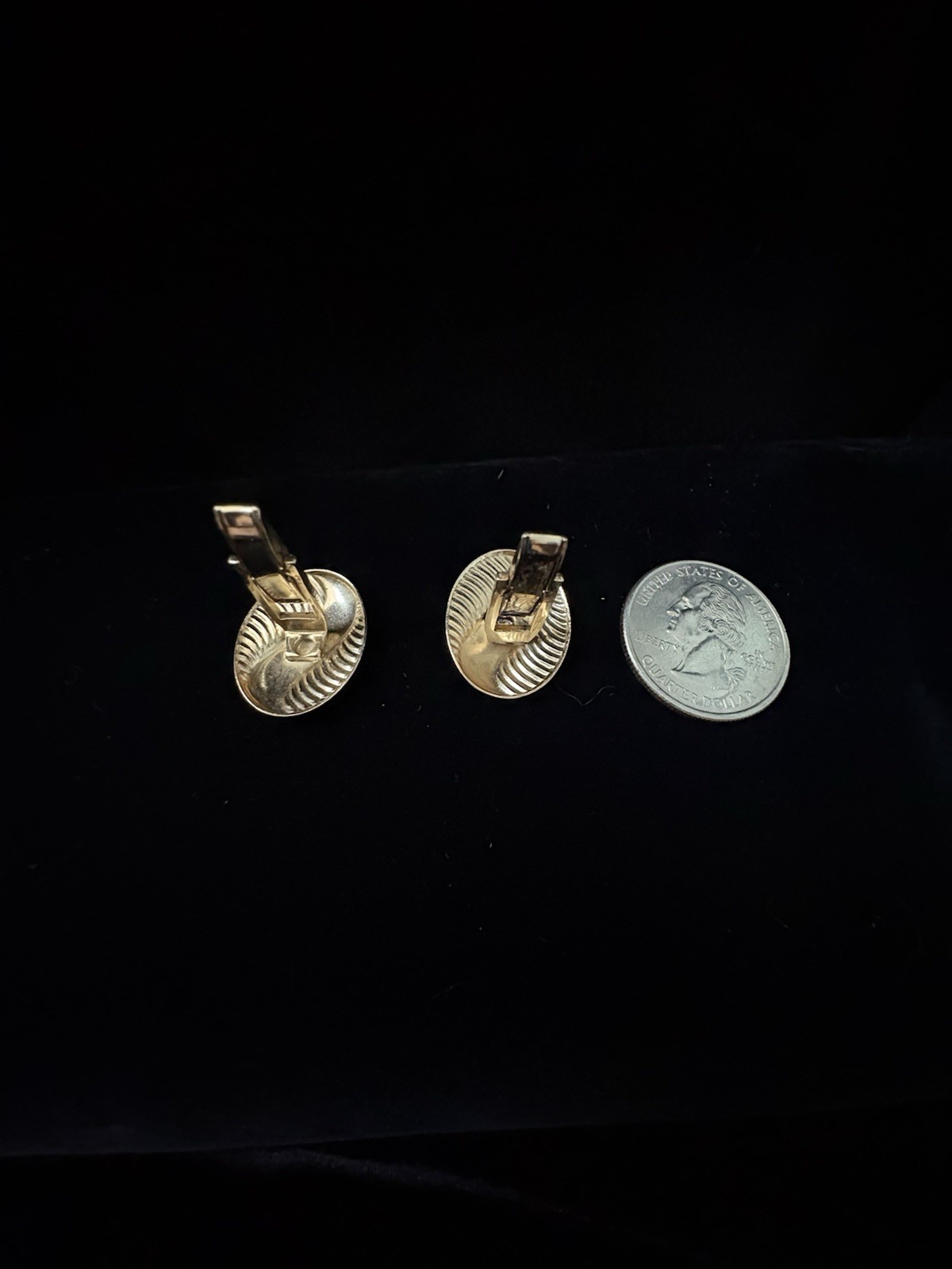 Vintage Mid 20th Century Men’s Oval Textured Gold Tone Cufflinks