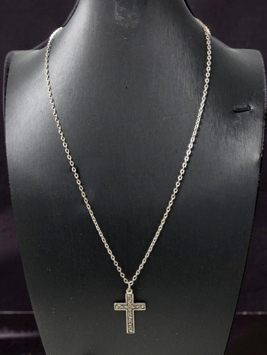 Vintage 10″L Chain Link Necklace W/Swirl Design Cross