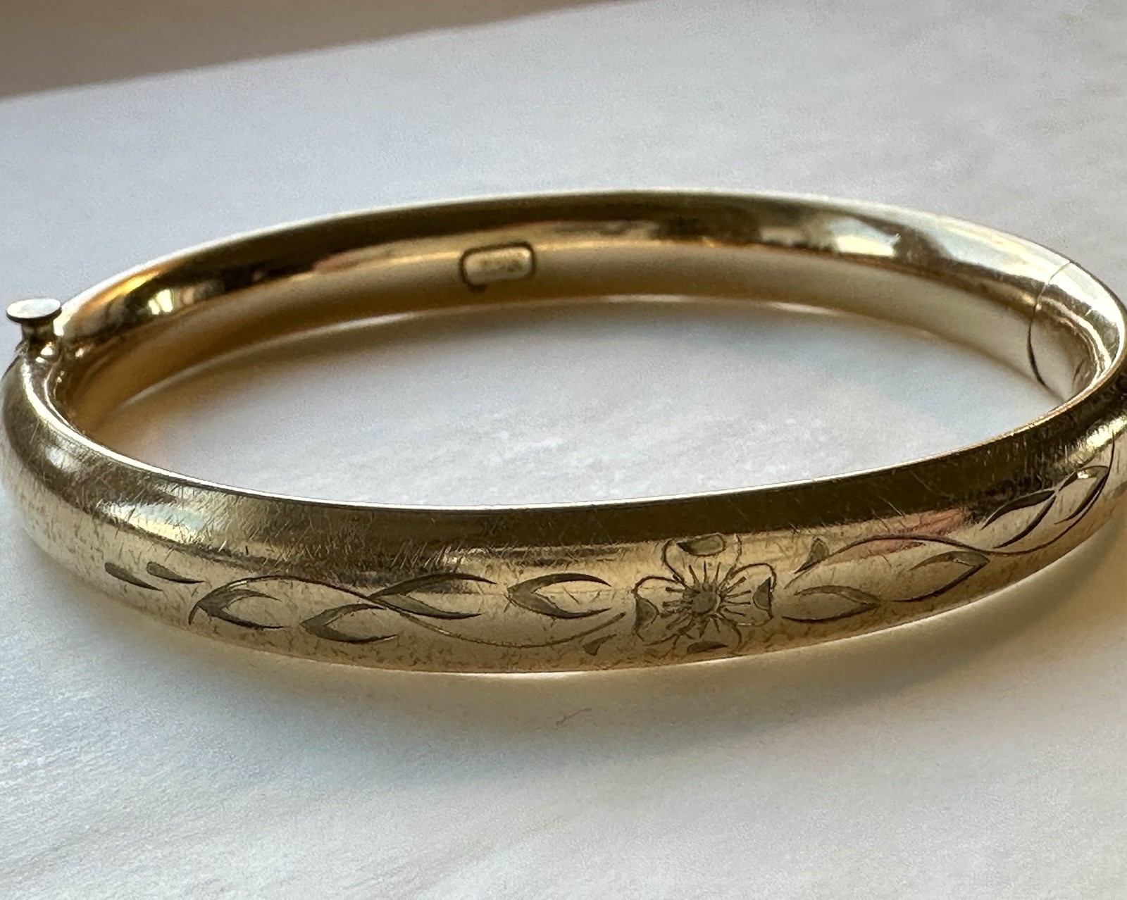 Vtg Winard 12K Gold Filled Hinged Bangle floral Etched secure w/ Bar