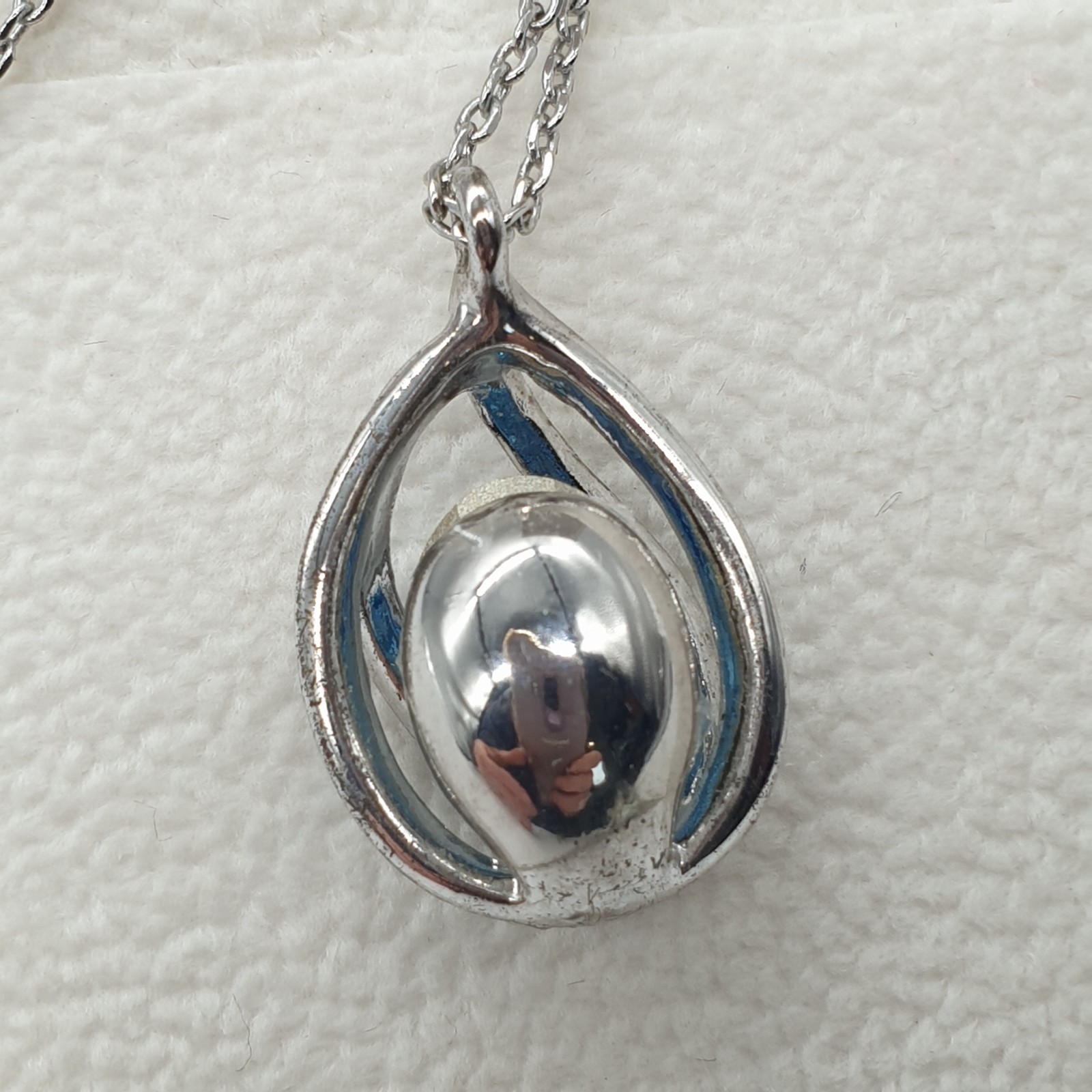 Qianse Necklace Boxed Unworn Blue Swarovski Crystal Pendant on Chain 51cm Silver