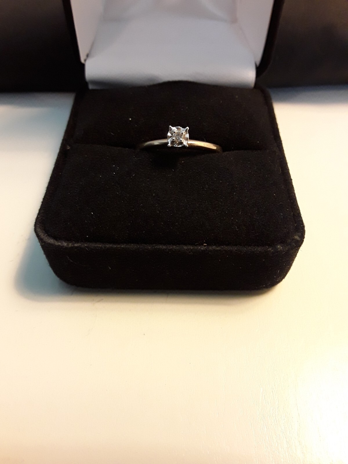 Vintage diamond ring 10K size 5 3/4 Tested Genuine 1OK,NATURAL DIAMOND ! Nice