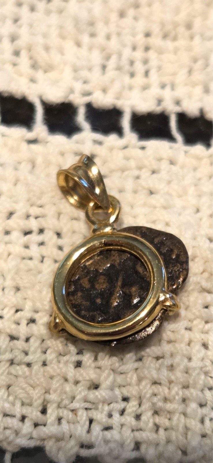 18kt. yellow gold Widows Mite Pendant