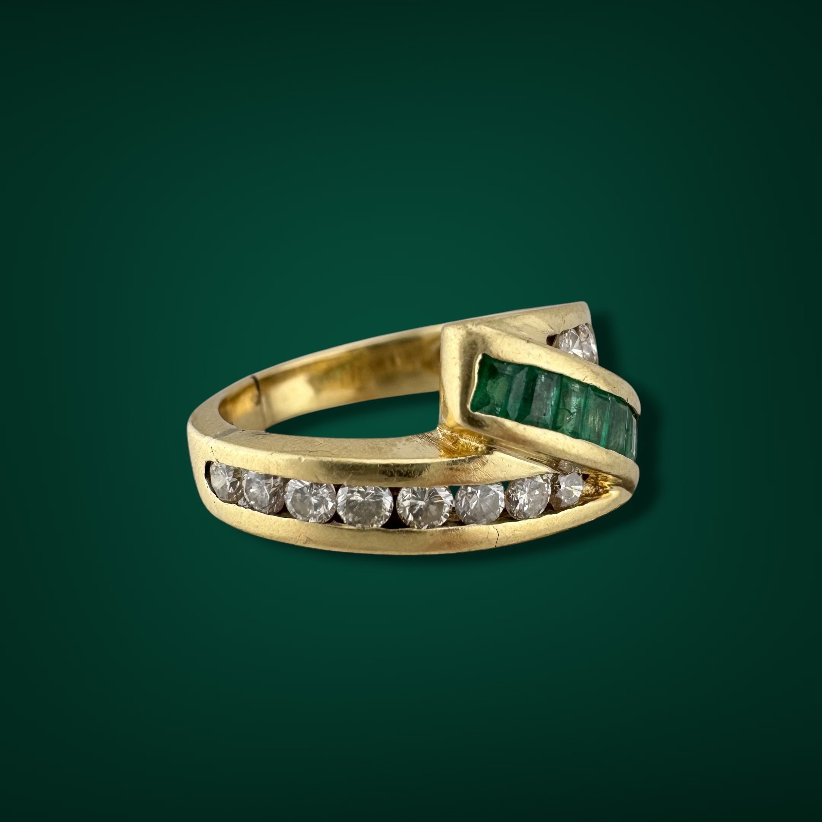 Vintage 90s 14K Yellow Gold 0.50ctw Emerald & 0.64ctw Diamond Bypass Ring 6.96g